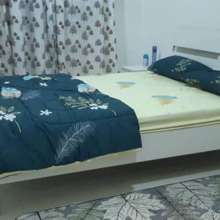 Debayu Homestay With Free Parking At Setia Alam Шах Алам Екстериор снимка