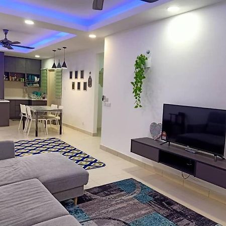 Debayu Homestay With Free Parking At Setia Alam Шах Алам Екстериор снимка